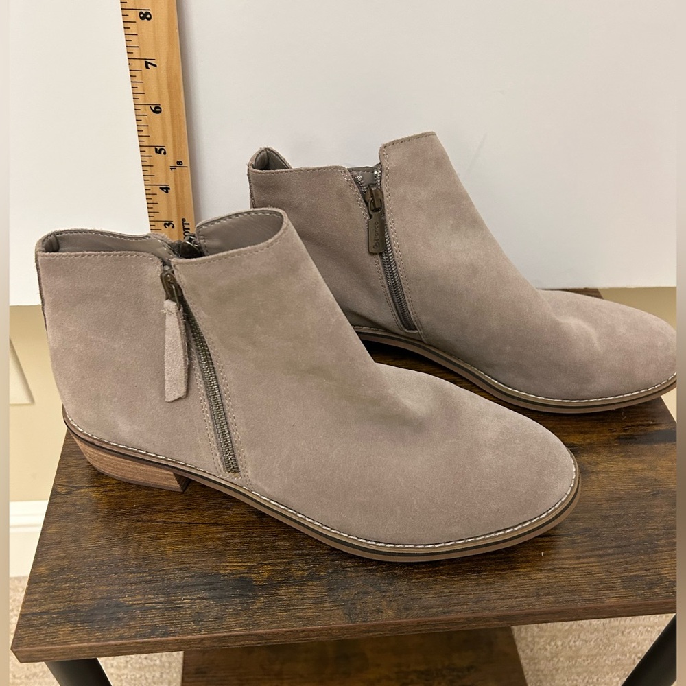 Blondo Women's Ankle Boots in Light Brown with side zippers
